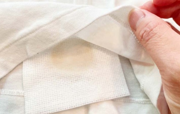 ケチャップをこぼして、シミになった時は？　１００均グッズでほぼ真っ白に！