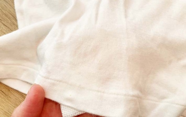 ケチャップをこぼして、シミになった時は？　１００均グッズでほぼ真っ白に！