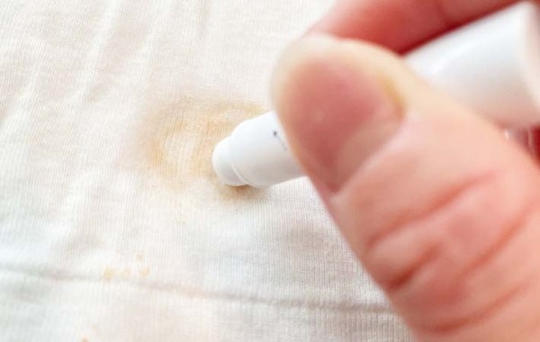 ケチャップをこぼして、シミになった時は？　１００均グッズでほぼ真っ白に！