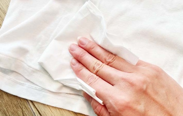 ケチャップをこぼして、シミになった時は？　１００均グッズでほぼ真っ白に！