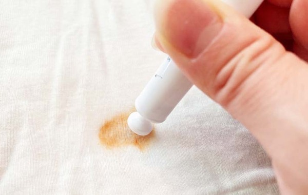 ケチャップをこぼして、シミになった時は？　１００均グッズでほぼ真っ白に！