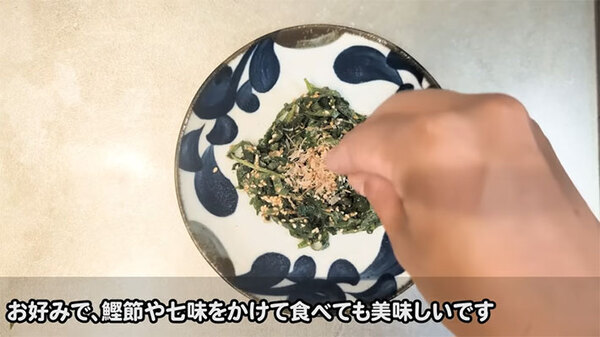 大葉を１０枚用意したら…　切って醤油・酢・ごま油と和えるだけで？