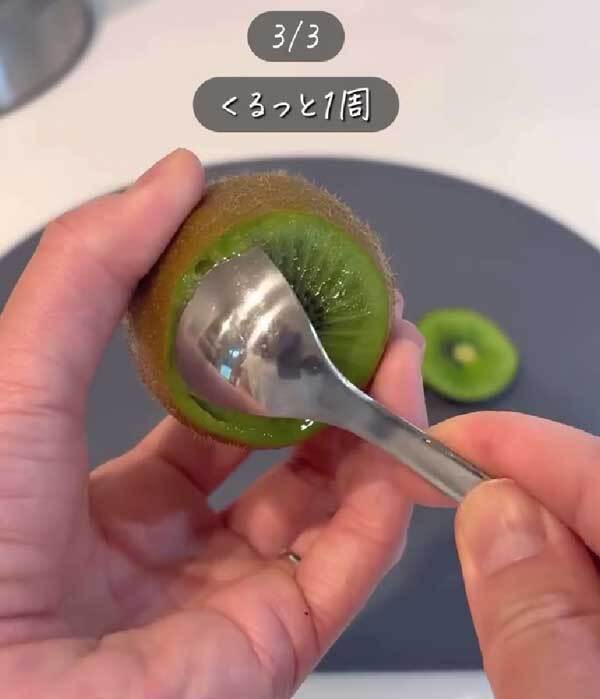 スイカの種が邪魔！　解決する『切り方』に「感動」「目からウロコ」