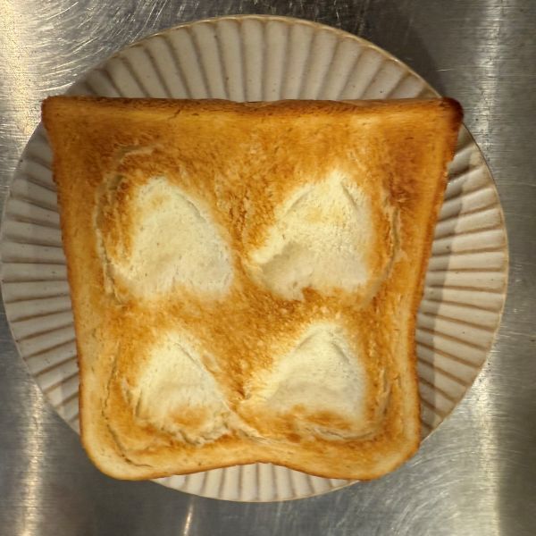 簡単なのに映える！　焼く前のひと工夫でできる『ハートジャムトースト』とは