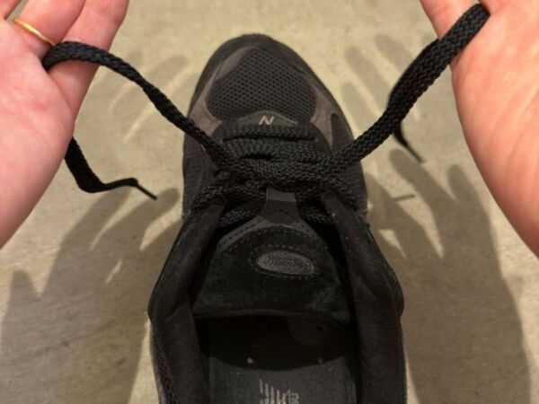 「これでほどけない」　靴ひもを固く結ぶ方法に「助かった」「真似する」