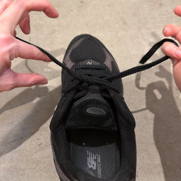 「これでほどけない」　靴ひもを固く結ぶ方法に「助かった」「真似する」