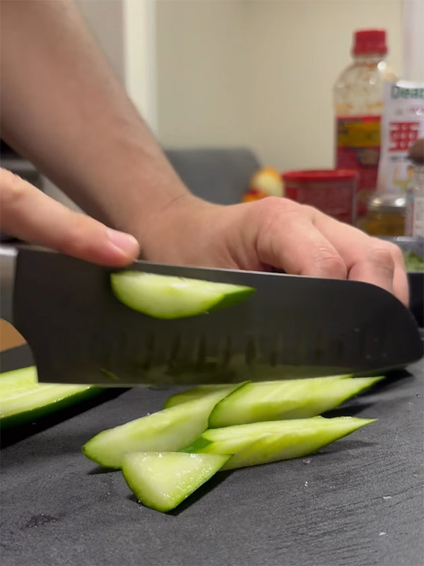 ちくわと一緒に和えたのは？　お手軽レシピに「明日にでも作れそう」