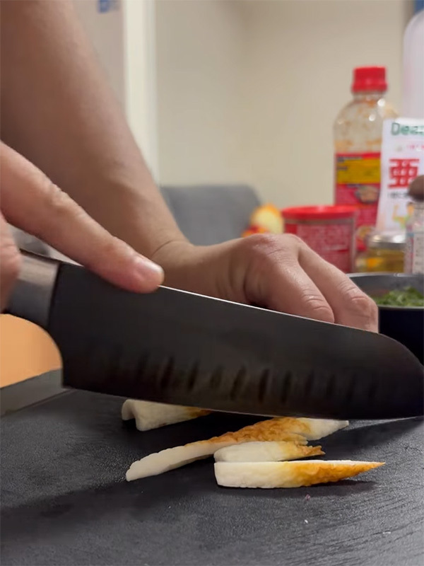 ちくわと一緒に和えたのは？　お手軽レシピに「明日にでも作れそう」