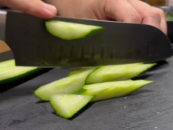 ちくわと一緒に和えたのは？　お手軽レシピに「明日にでも作れそう」