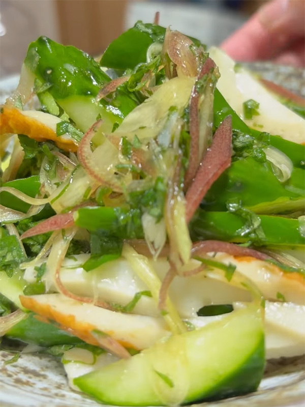 ちくわと一緒に和えたのは？　お手軽レシピに「明日にでも作れそう」