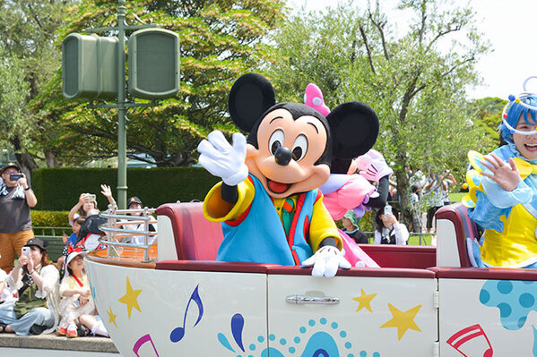 東京ディズニーランド、パレードが始まる１５分前にまさかのサプライズ