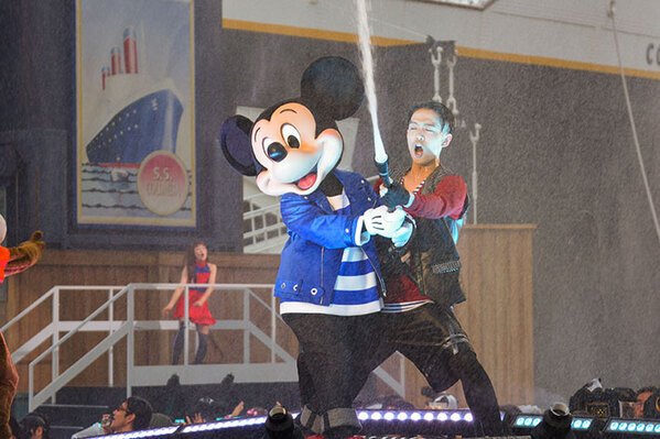 ずぶ濡れジャンボリミッキーが最高すぎた　夏のディズニーの必需品も