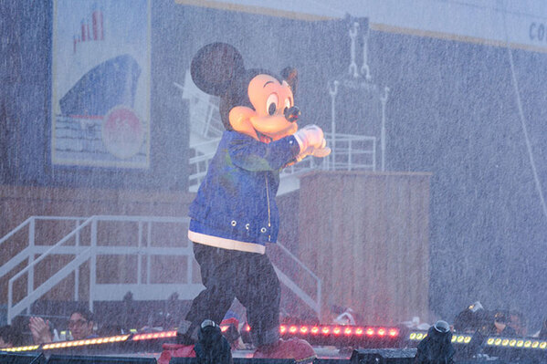 ずぶ濡れジャンボリミッキーが最高すぎた　夏のディズニーの必需品も
