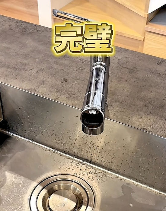 キッチンの蛇口をビニール紐でゴシゴシ　目にしたものに「背筋が凍る」