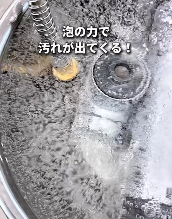 キッチンの蛇口をビニール紐でゴシゴシ　目にしたものに「背筋が凍る」