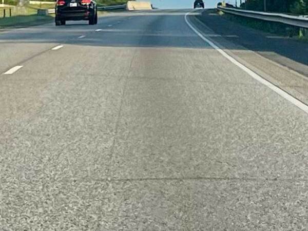 道路を走っていると…　眼前の景色に「すごい」「声を出して笑った」