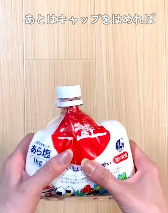 ペットボトルで袋を留めると？　こぼれない密閉力に「天才か」「何度でも使える」