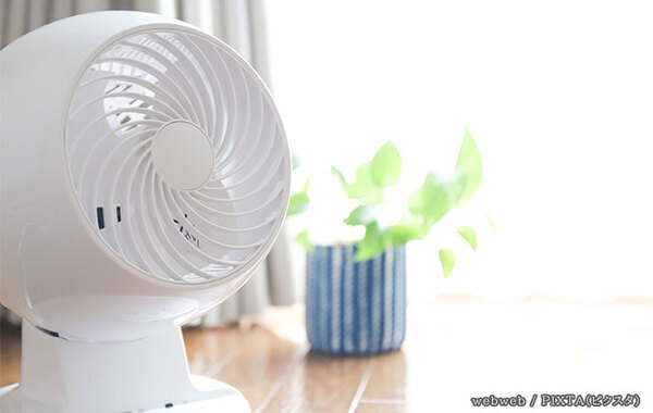 エアコンと一緒に使う時、扇風機はどこに置く？　ダイキンの回答「エアコンの風を…」