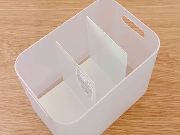 ブックエンドが『持ち手』に変身　整理整頓がはかどる使い方に「賢すぎる」「真似する」