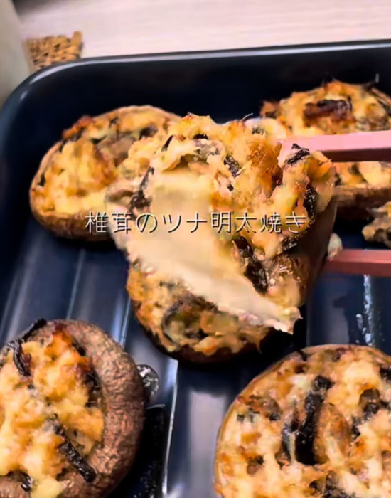 シイタケに詰めて焼くだけ！　居酒屋風おつまみに「絶対リピ」「うまみが爆発」