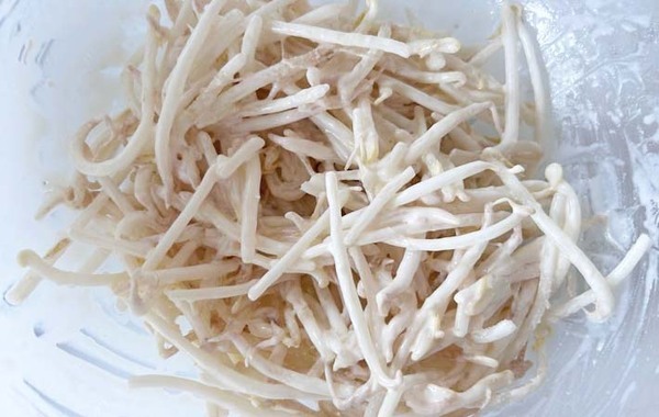 モヤシに小麦粉をまぶして…？　できあがったものに「ポテトより好きかも」
