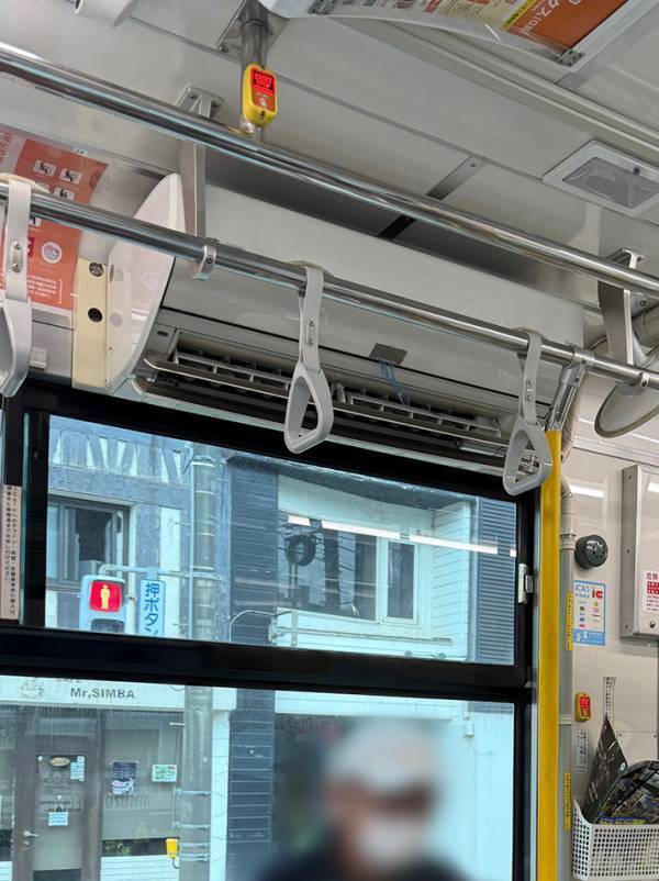 函館市内で見た『ルームエアコン』　まさかの設置場所に「腹がよじれた」「最高」