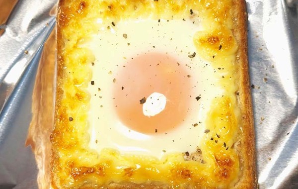 トースターで約２分！　卵の周りを囲っているのは？