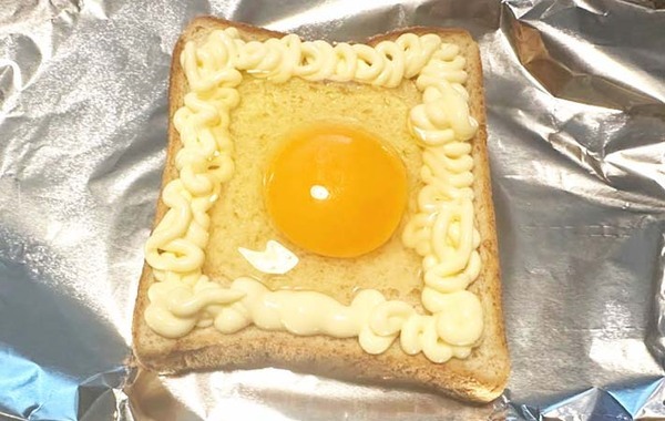 トースターで約２分！　卵の周りを囲っているのは？
