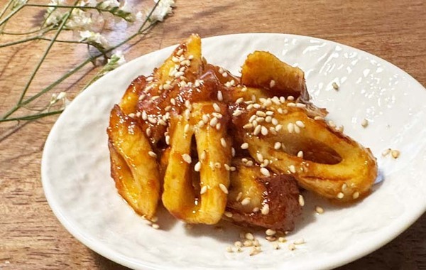 ちくわを焼き目が付くまで炒めて…　できたものに「家族が大絶賛！」