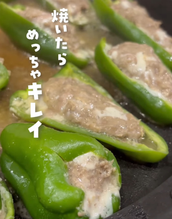「肉詰めのピーマンが剥がれる…」　悩みを解決した裏技に「ラクすぎ」「驚いた」