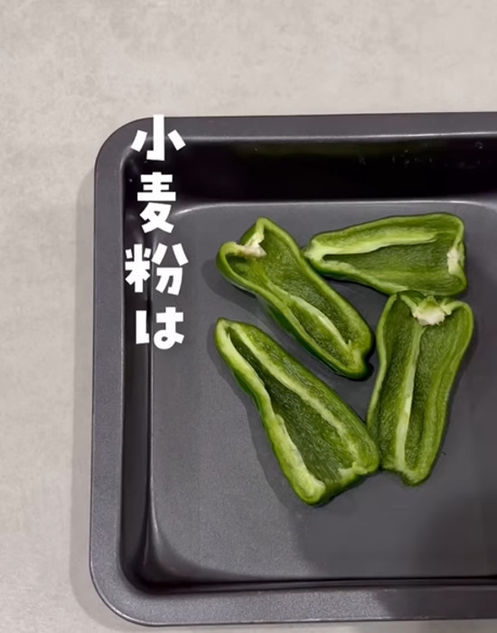 「肉詰めのピーマンが剥がれる…」　悩みを解決した裏技に「ラクすぎ」「驚いた」