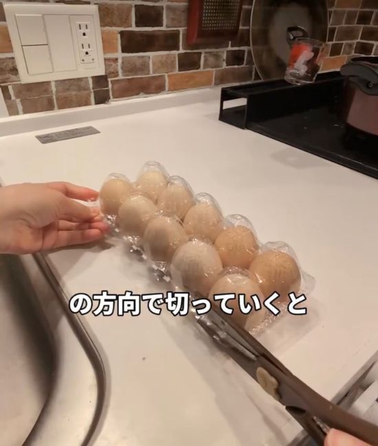 卵パックは『反対側』から開けて！　メリットに「試してみる」「そうだったのか」
