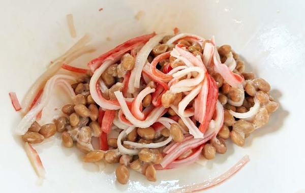 ちくわを縦に切って…？　中に詰めた意外な食材に「全部食べちゃった」