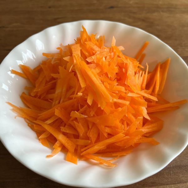 キュウリの千切り、始める前に『ひと工夫』　仕上がりに「見違えた」「簡単すぎ」