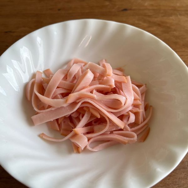 キュウリの千切り、始める前に『ひと工夫』　仕上がりに「見違えた」「簡単すぎ」