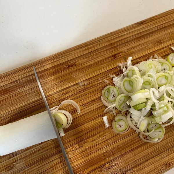 キュウリの千切り、始める前に『ひと工夫』　仕上がりに「見違えた」「簡単すぎ」