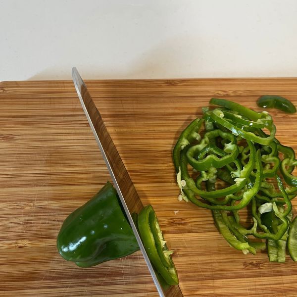 キュウリの千切り、始める前に『ひと工夫』　仕上がりに「見違えた」「簡単すぎ」