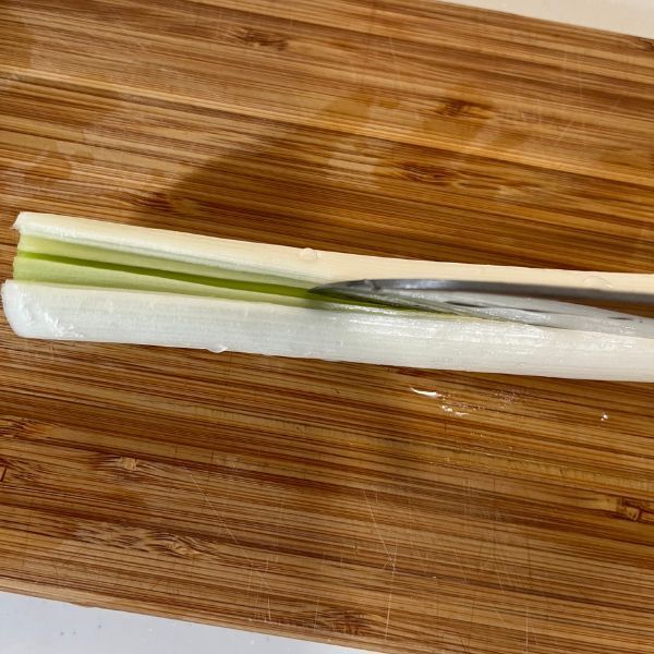 キュウリの千切り、始める前に『ひと工夫』　仕上がりに「見違えた」「簡単すぎ」