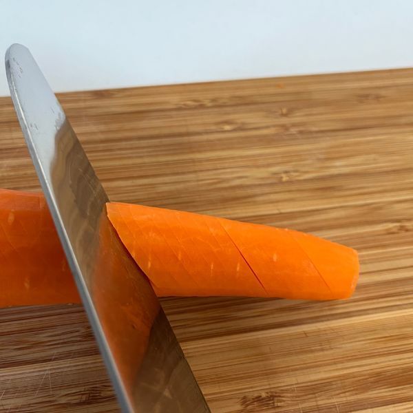 キュウリの千切り、始める前に『ひと工夫』　仕上がりに「見違えた」「簡単すぎ」