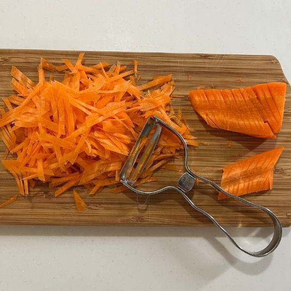 キュウリの千切り、始める前に『ひと工夫』　仕上がりに「見違えた」「簡単すぎ」