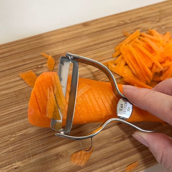 キュウリの千切り、始める前に『ひと工夫』　仕上がりに「見違えた」「簡単すぎ」