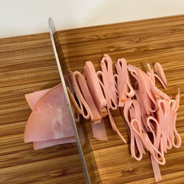 キュウリの千切り、始める前に『ひと工夫』　仕上がりに「見違えた」「簡単すぎ」