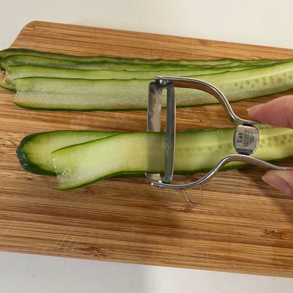 キュウリの千切り、始める前に『ひと工夫』　仕上がりに「見違えた」「簡単すぎ」