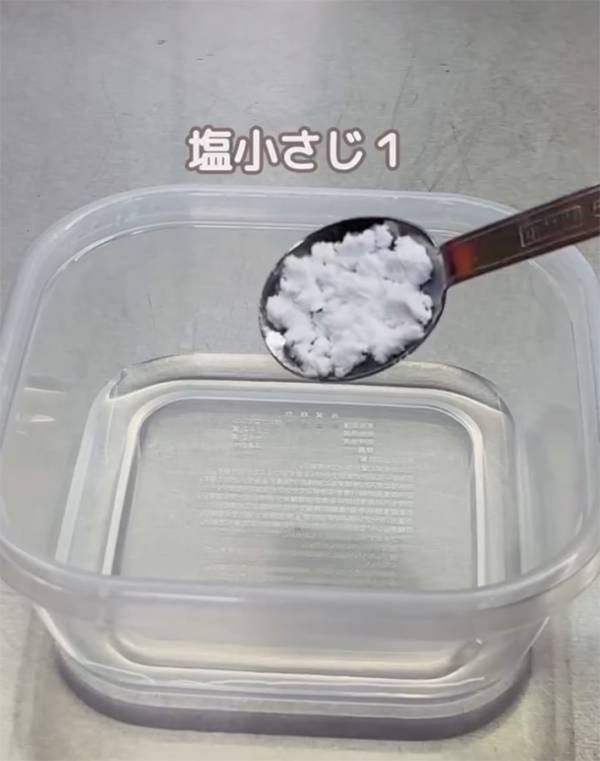 タッパーに『大さじ１杯』入れたのは…　試したくなる『裏ワザ』に「メモした！」
