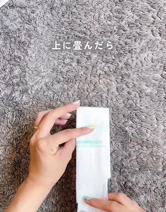「こんなに小さくなる！？」　ビニール袋の収納法に「三角よりも四角か…」