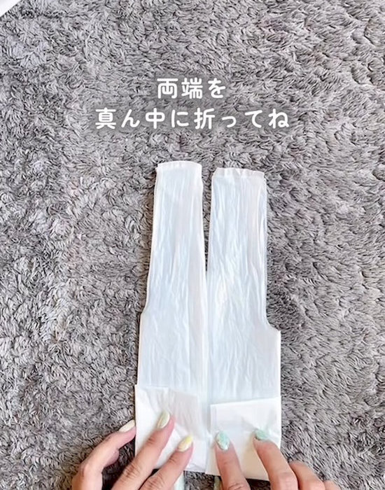 「こんなに小さくなる！？」　ビニール袋の収納法に「三角よりも四角か…」