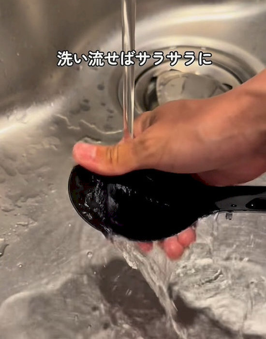 シリコン製キッチン用品のベタつき、どうしてる？　漬け置きすると…　「スッキリ」