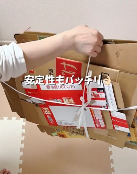 ダンボールをまとめるなら『４の字縛り』　簡単テクに「私でもらくらくできた！」