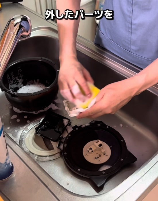 炊飯器の『蓋の裏』を放置すると？　対処法に「助かった」「今日やる」