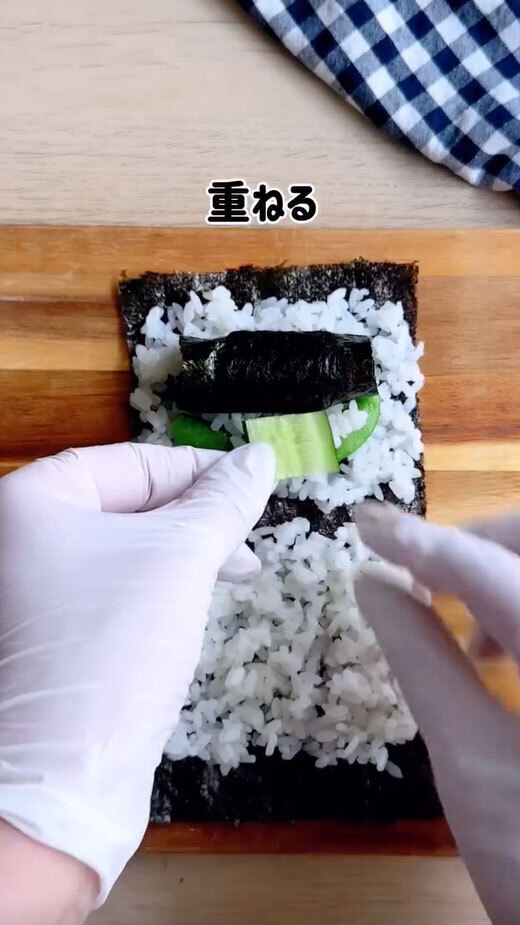 海苔巻きとスナップエンドウを巻いたら…　作ったものに「なにこれすごい」「思わず声出た」